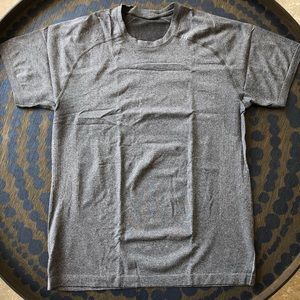 Men’s LuLu Lemon Grey Workout Shirt - M